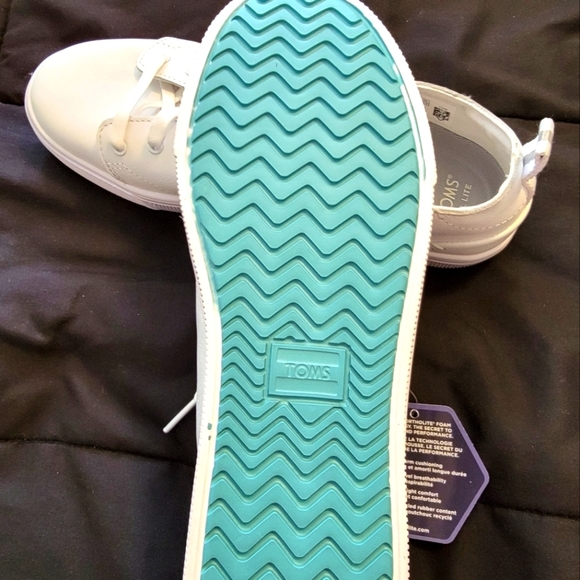 NWT Tom's Trvl Lite/Ortho Lite white tennis shoe, size 8.5 - Picture 3 of 5
